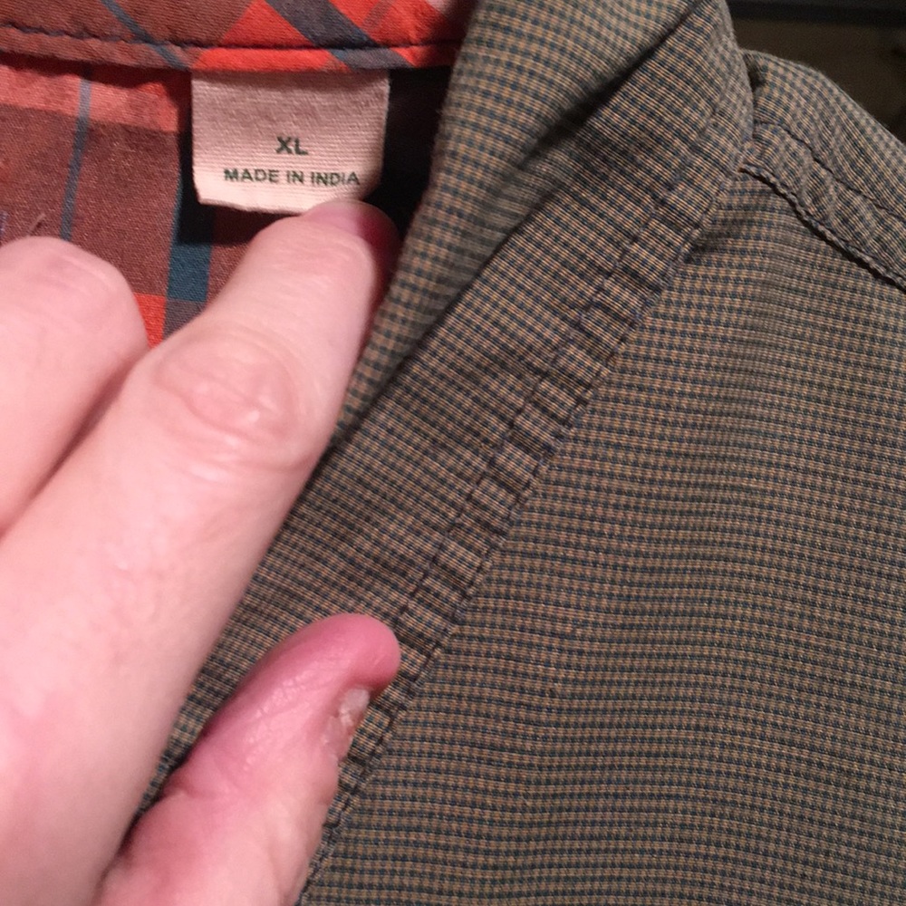 Button down SS shirt. - Picture 3 of 4